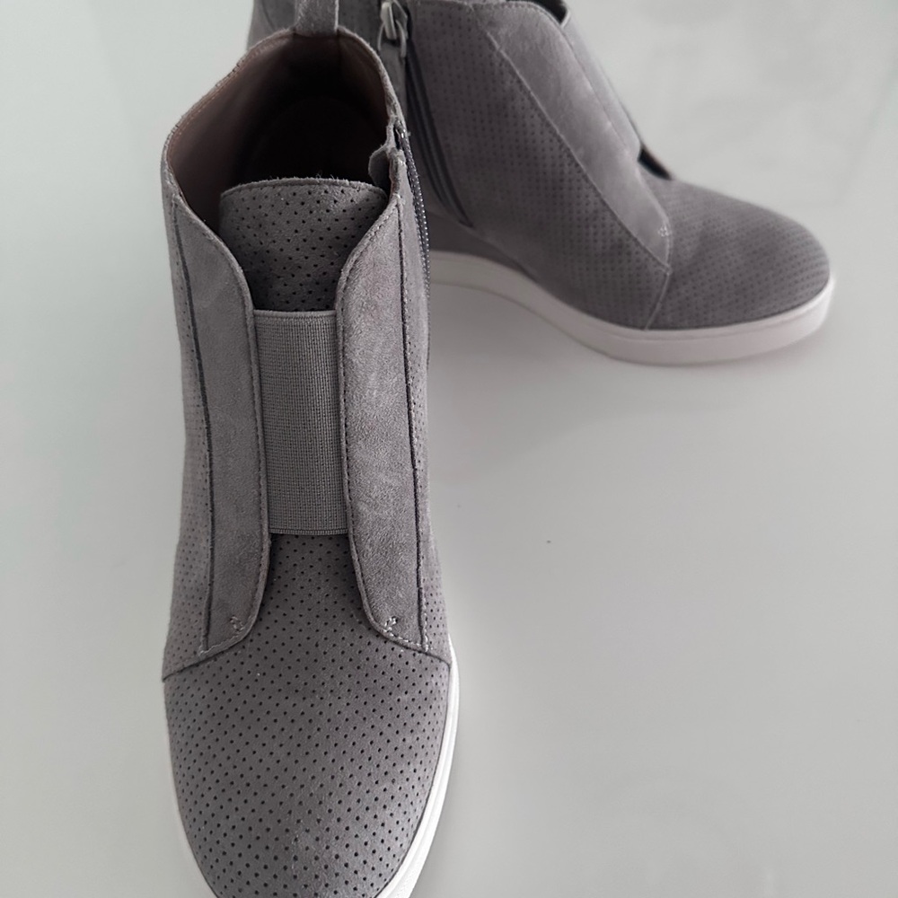 NWOT - PAOLO LINEA Felicia Gray Suede Wedge Sneaker Women's Size 8.5M